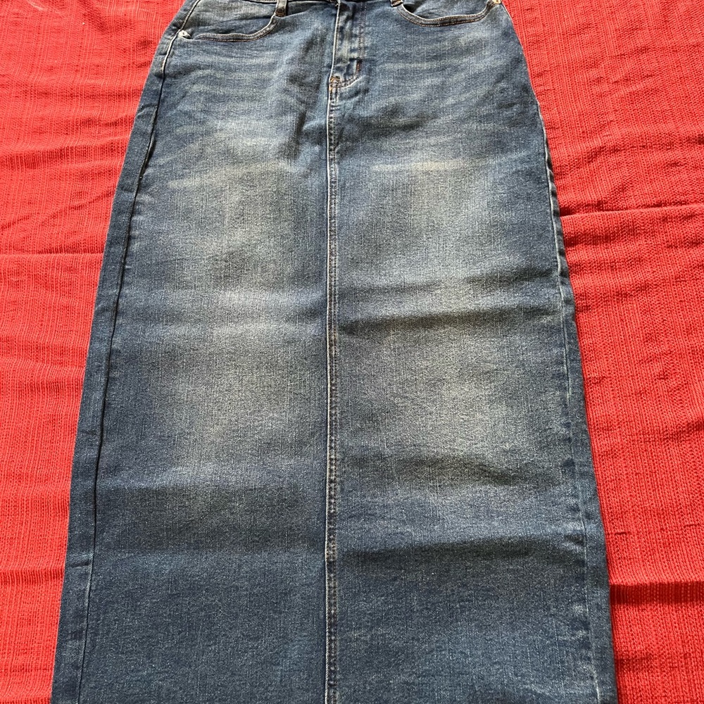 Jeans| Denim skirt with split back. Size 4